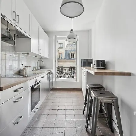 Paris7 *